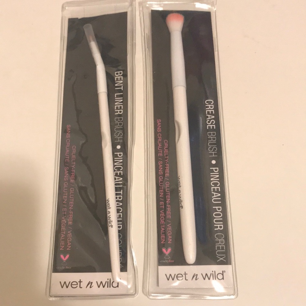⭐️ Wet n Wild Eye Brush Duo - White Handles with Pink Tips